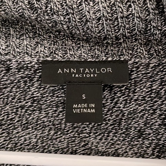 Ann Taylor cardigan - Picture 2 of 4